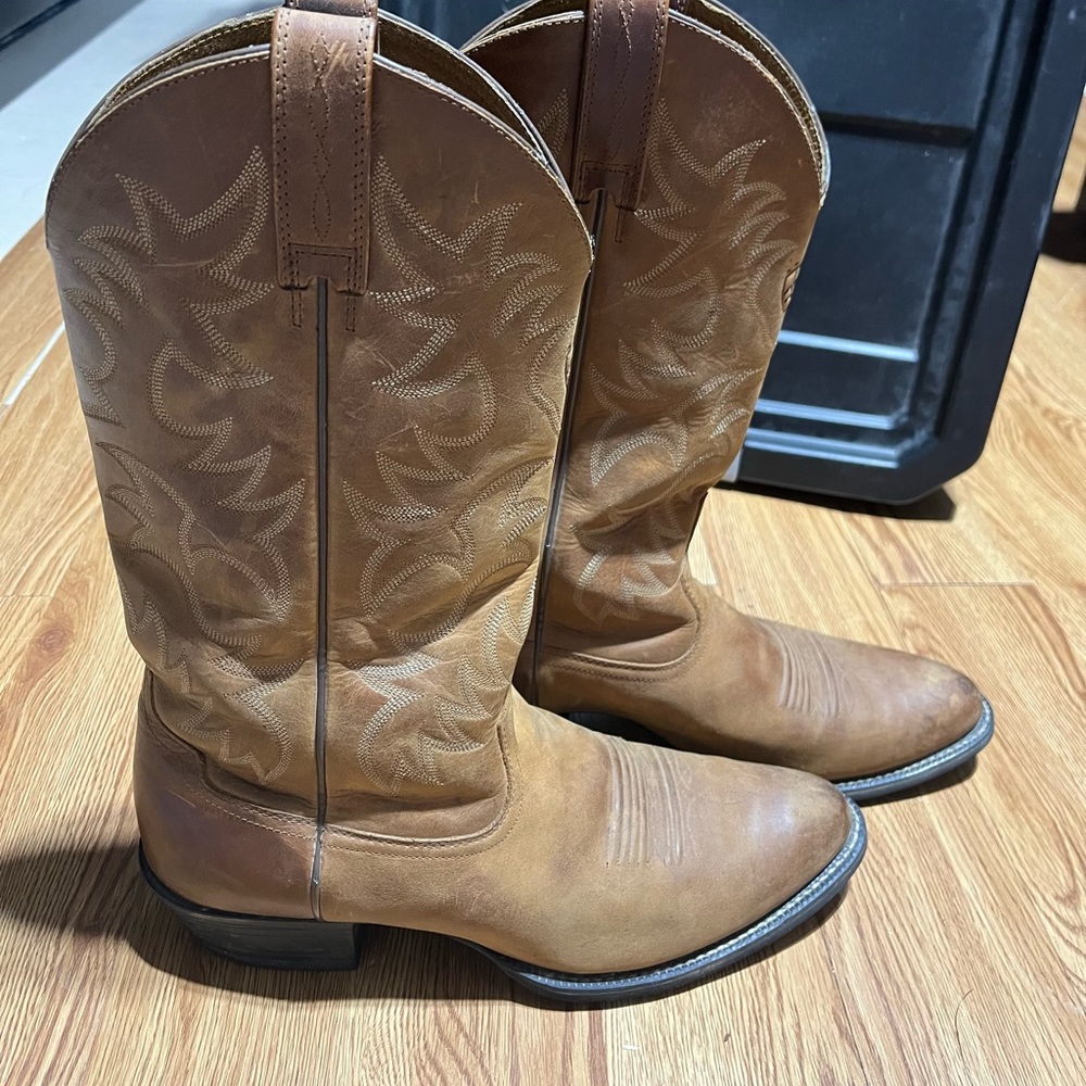 Ariat boots. Size 11. Brown. Style #34725